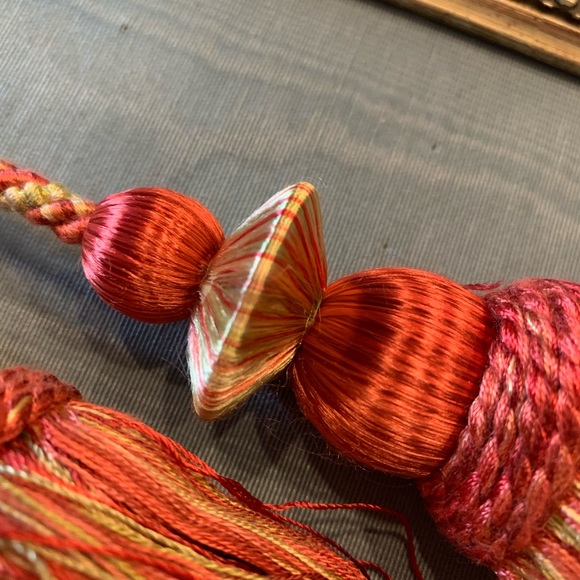 Braemore set of Tassels - Picture 5 of 8